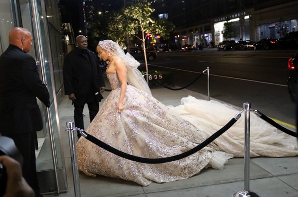  Дженнифер Лопес в свадебном платье