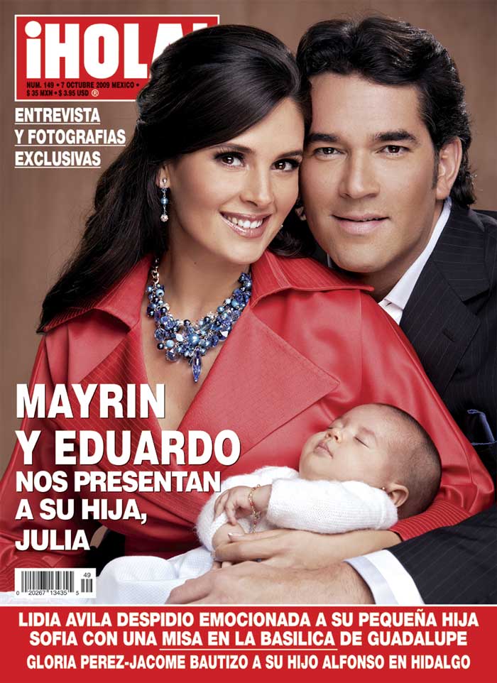 La actriz y su esposo, Eduardo Santamarina, apoyan a su hija Julia durant.....