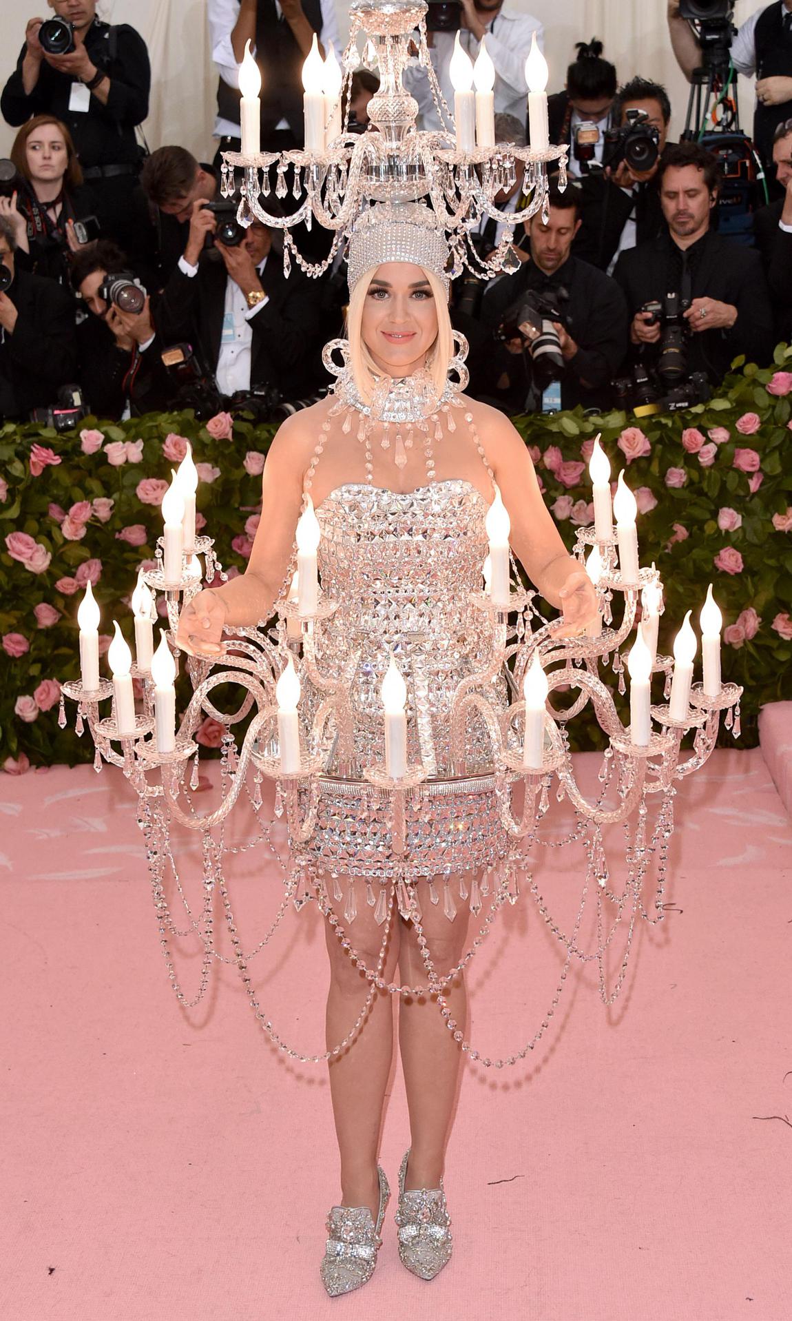 Katy Perry's craziest costumes for Halloween inspiration - Photo 1 How Did The Light Dress Up For The Costume Party