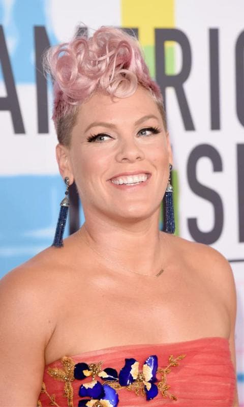 Celebrities who’ve chosen pink hues for their hair - Photo 1