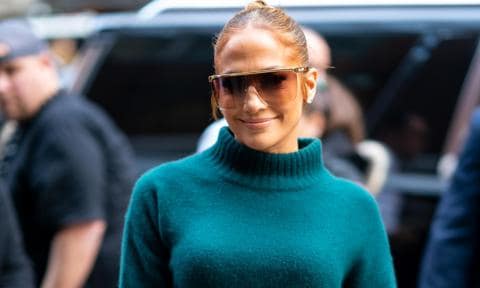 Jennifer Lopez’s creates an entire makeup and skincare line
