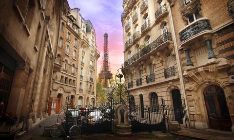 Arte nouveax edificios y de la Torre Eiffel en París