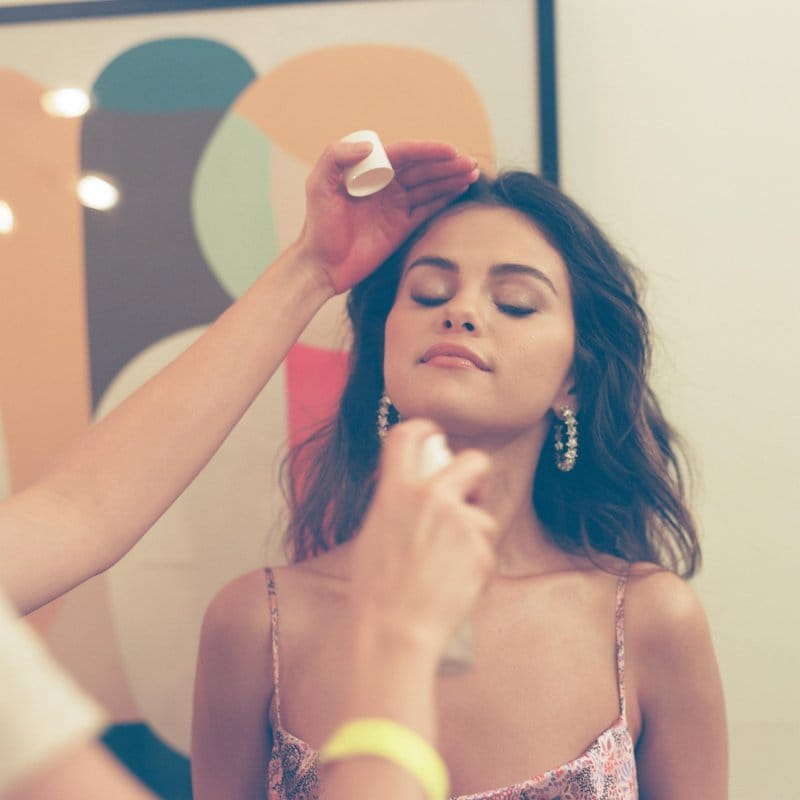 Los maquilladores de Selena Gomez comparten como lograr el look de maquillaje de 'Baila Conmigo'