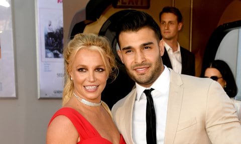 Britney Spears presume anillo de compromiso, ¡se casa!