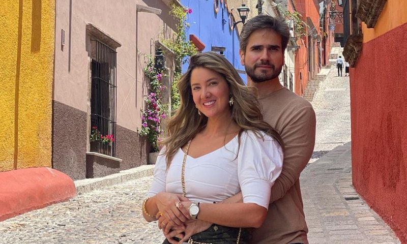 Daniella Álvarez y Daniel Arenas presumen su amor en México